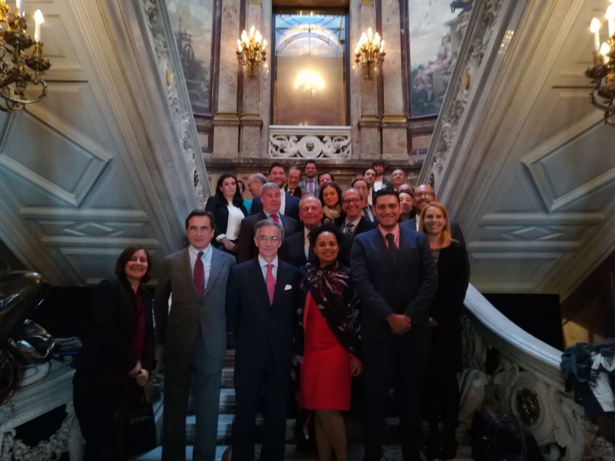 FundConEspEEUU's tweet photo. We shared a very friendly and intense week with this outstanding group of young american professionals #YLP2017 selected by our counterpart the @usspaincouncil led by Senator @timkaine Happy to have built stronger links & better knowledge between Spain and our friend ally the USA https://t.co/SQjHBT3AJP