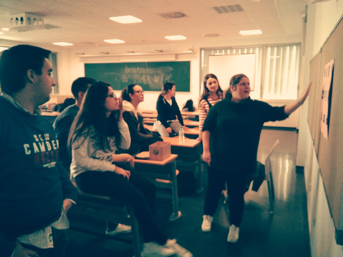 carescano's tweet photo. Un año más mi alumnado dando lecciones de cómo educar a través del arte, con creatividad y pensamiento crítico. Bravo! #Edartes2017 https://t.co/TcsYDmodHt