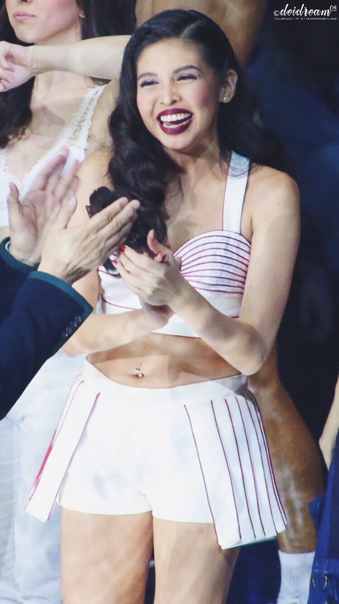 Your smile will always be your best charm. Congratulations once again on your runway debut! Another dream true. 💫 <a href="/mainedcm/">Maine Mendoza</a> 

[HQ] 171118 #MAINExBenchUnderTheStars #MaineForOmega #MaineMendoza