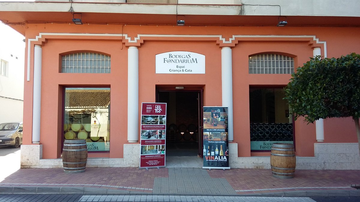 BodegasLeopoldo's tweet photo. Desde todo nuestro equipo de @VinaliaVinoteca y @BodegasLeopoldo Leopoldo, agradecemos a los cientos y cientos de clientes que nos visitaron el pasado sábado 18 de noviembre en la I Jornada de Puertas Abiertas en nuestras instalaciones. #vino #winelovers #ondara #marinalta😃🍷🍷 https://t.co/5h33yvm9bz