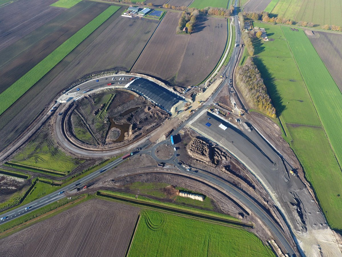 DeRooWegen1932's tweet photo. Er wordt heel wat afgerold, folie aanbrengen "Ongelijkvloerse kruising N366/N391"
#DeRoo @NONAKBV @ProvDrenthe  @provgroningen https://t.co/x2iaH19rho