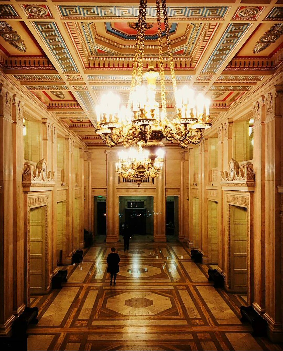 📸@ cmucca13
The Great Hall inside the Parliament Buildings at #Stormont looking superb! Did you know that the guilded chandeliers used to hang in Windsor Castle and were a gift from Kaiser Wilhelm II? #Belfast #Belfasthour #visitbelfast #lovebelfast #BelfastHistory