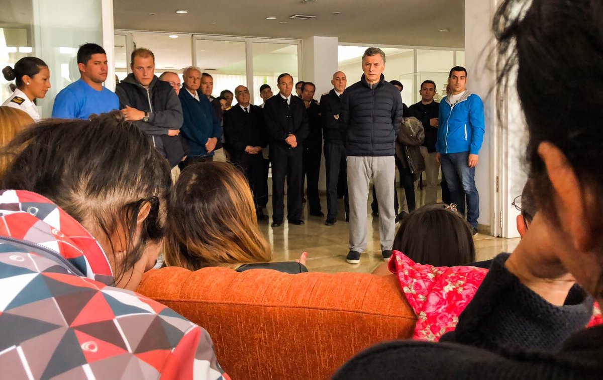 mauriciomacri's tweet photo. Estuve en la base de Mar del Plata para acompañar y ofrecer todo mi apoyo a los familiares de la tripulación del submarino ARA San Juan en estas horas difíciles. Seguimos desplegando todos los recursos nacionales e internacionales disponibles para hallarlos lo antes posible. https://t.co/gYDc1eGV1p