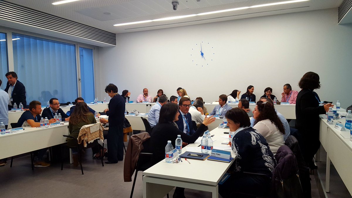 SaluPedros's tweet photo. #ABCEstrategia @EDEMempresarios Trabajando en equipo las asignaturas más duras para los directivos. De la Intrategia a la Estrategia con Pilar Gómez-Acebo. https://t.co/xv47TEPzmZ