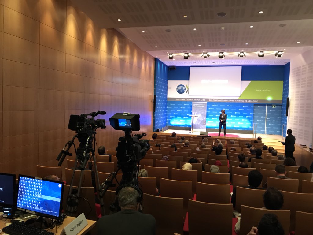 Première étape de la #SemaineIP pour <a href="/vrmtvrmt/">Vraiment Vraiment</a>  : #opsi2017 présentation sur le design fiction comme démarche de prospective pour les administrations publiques avec <a href="/la27eregion/">La 27e Région</a>