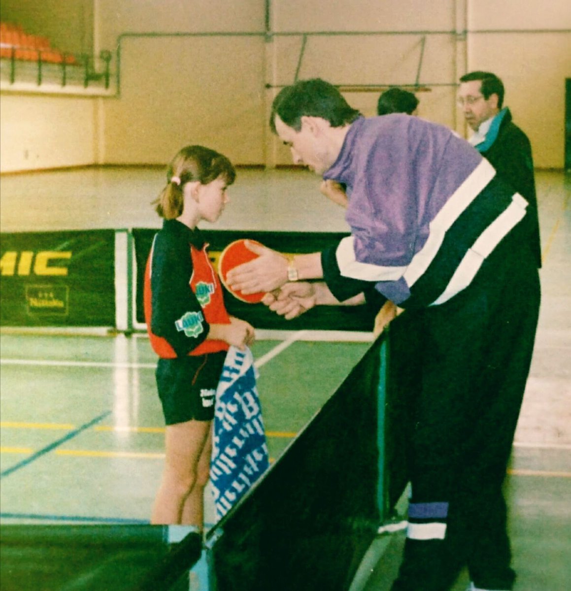 rfetm_tenismesa's tweet photo. Nos sumamos al #DiaUniversalDelNino🧒🏻

¿Alguien puede adivinar quien son estos cuatro jugadores de #TenisDeMesa🏓? 🤔 https://t.co/GRLluVJrJF