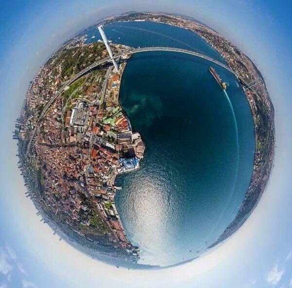 Balıkgözü objektifle çekilmiş İstanbul Boğazı.