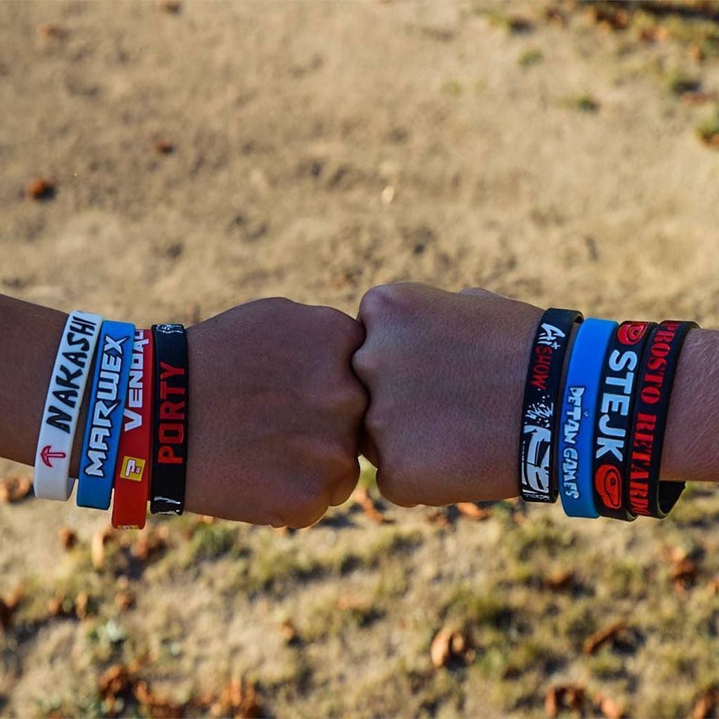 RealGeekShop's tweet photo. Označ v komentu kámoše, který taky nosí youtuberské náramky!
#ukazruku #stejk #marwex #nakashi #ati #portymerch #stejkuvmerch #marwexmerch #vendali #rotamerch #nakashimerch https://t.co/mc3jPKP3lF