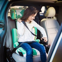 IIHS_autosafety's tweet photo. Children 4 to 8 years old are 45% less likely to sustain injuries in a crash when riding in a booster as opposed to using a safety belt alone. New booster seat ratings out tomorrow. https://t.co/NPjVSUKN8H