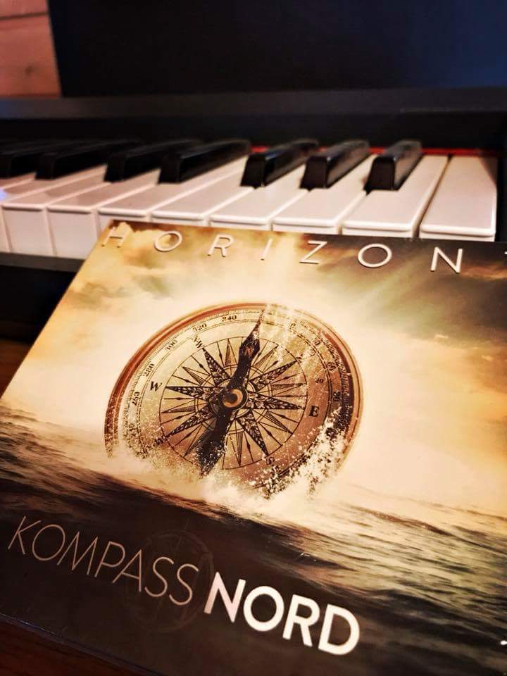 KompassNord's tweet photo. GOOD NEWS! 2 Jahre alt ist #horizont - >Zeit für was Neues! Nächste Woche kommt die neue Single zum Mischen @DesssRecords - > morgen kleine Akustikshow im #loop in Wien. Schaut vorbei! https://t.co/Ypl4d284wA