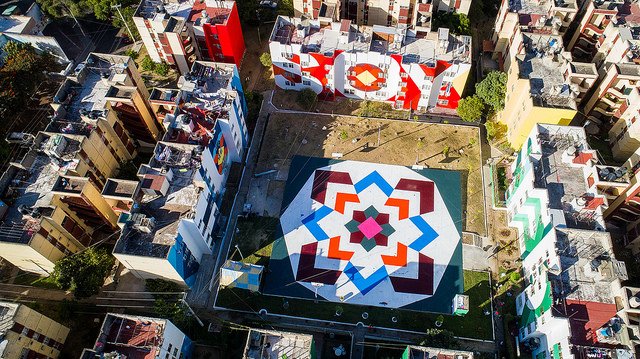 FILGuadalajara's tweet photo. ¡Faltan 5 días para la FIL!
Te compartimos parte de la intervención urbana “Niérika del colectivo madrileño @BOAMISTURA en la Unidad Habitacional Independencia. ¡Un regalo de Madrid, Invitada de Honor a Guadalajara! #GANARÁSLALUZ
Foto: ©FIL / Álvaro Pujol / Gonzalo García https://t.co/KT0TflhAuk