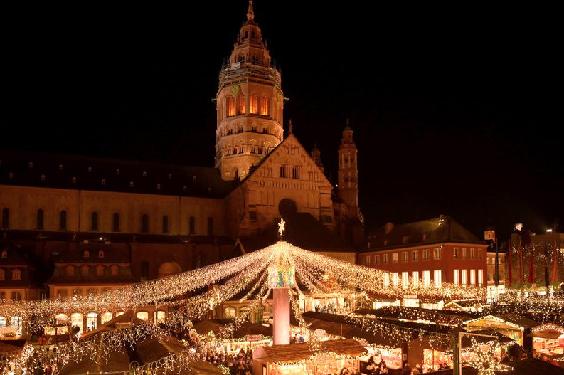WineCapitals's tweet photo. Mainz is famed for it's #ChristmasMarket and this year it runs from 30th November to 23rd December 2017 - Sun-Thu from 11am-8.30pm &amp; Fri-Sat from 11am-9pm. More info here: https://t.co/XOKvoA4l1N

#Mainz #MainzRheinhessen #Rheinhessen https://t.co/qGryYEFEQu