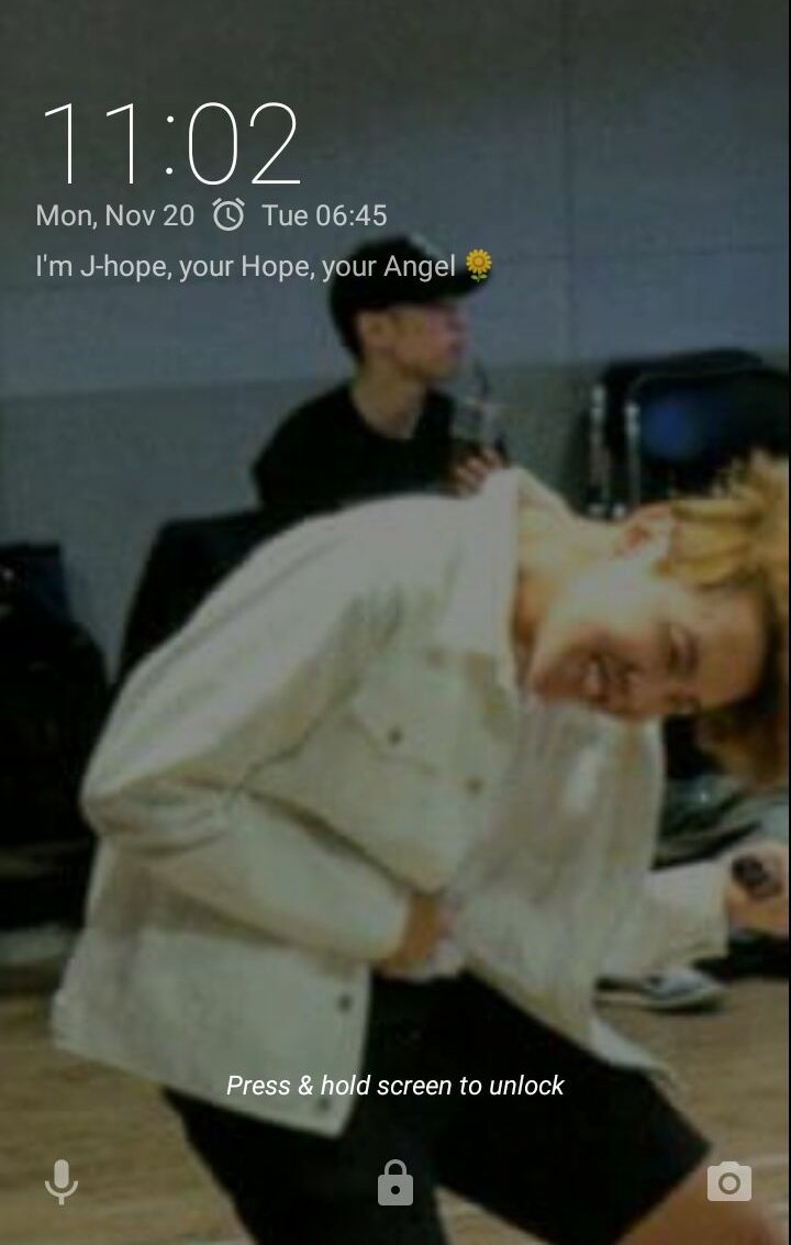 marlobsters's tweet photo. my bias is suga, @bubblescotchpie 's is j-hope and we both ship with all of our hearts sope —this was bound to happen 🌻🌸✨ #sope #matchingwallpapers https://t.co/7K1WdrKrRf