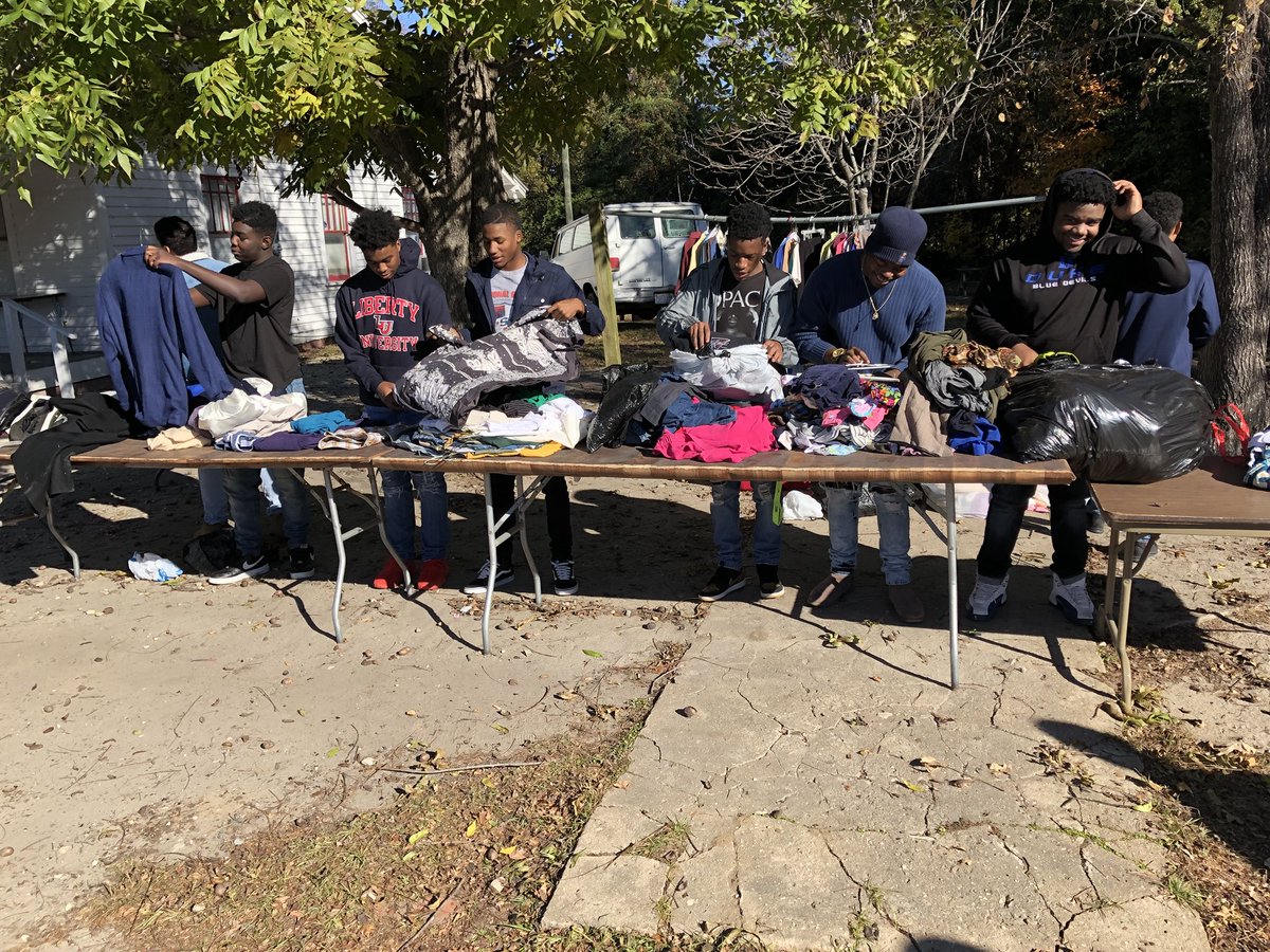 Kitty (@sdblack1) on Twitter photo E.E.Smith High School serving the community....#TrueMen #LadysAcademy <a href="/eesmithhigh/">E. E. Smith High</a> <a href="/ChalmersMelody/">Melody R Chalmers</a> E.E.Smith High School serving the community....#TrueMen #LadysAcademy <a href="/eesmithhigh/">E. E. Smith High</a> <a href="/ChalmersMelody/">Melody R Chalmers</a>