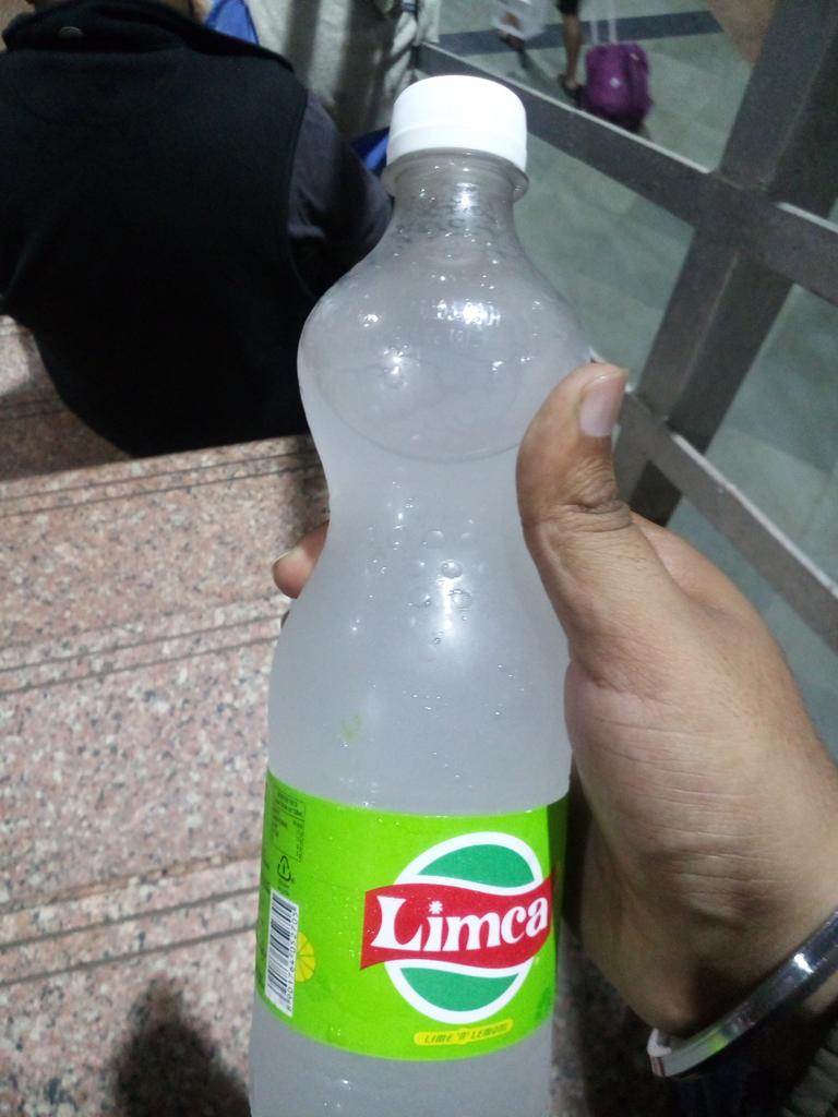 shrinkd's tweet photo. Search if u can #limca. Did u find a pack date and price trust me its on neck. Dala hi kyu bhai nikal hi do.. #fssi kyu allowed karte ho.. https://t.co/oHLsr17uoH