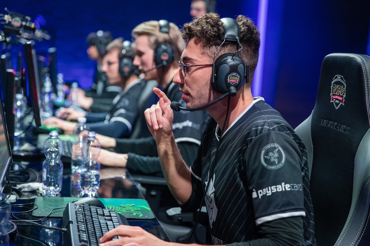 PlayTdC's tweet photo. La @ULPGC y la @CanalULL, sedes para el encuentro con 'Mithy' (@G2mithy) 🕹️

📆 24 de noviembre (Gran Canaria) 🕟 17:30
📆 25 de noviembre (Tenerife) 🕟 12:00

Entrada GRATUITA 😍
https://t.co/A7oAeVyfaU https://t.co/ed7oaDabom