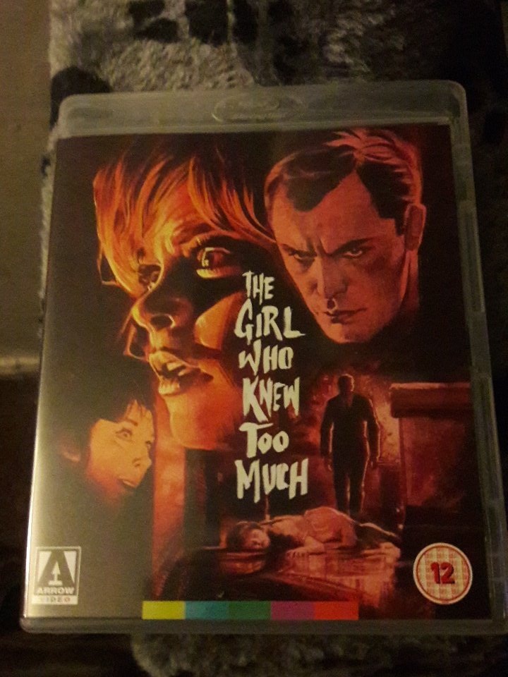 Davedoran8's tweet photo. Didn't get the booklet it's 50 50 with arrow video as to whether you get the booklets stated on the back https://t.co/ljthe3M527