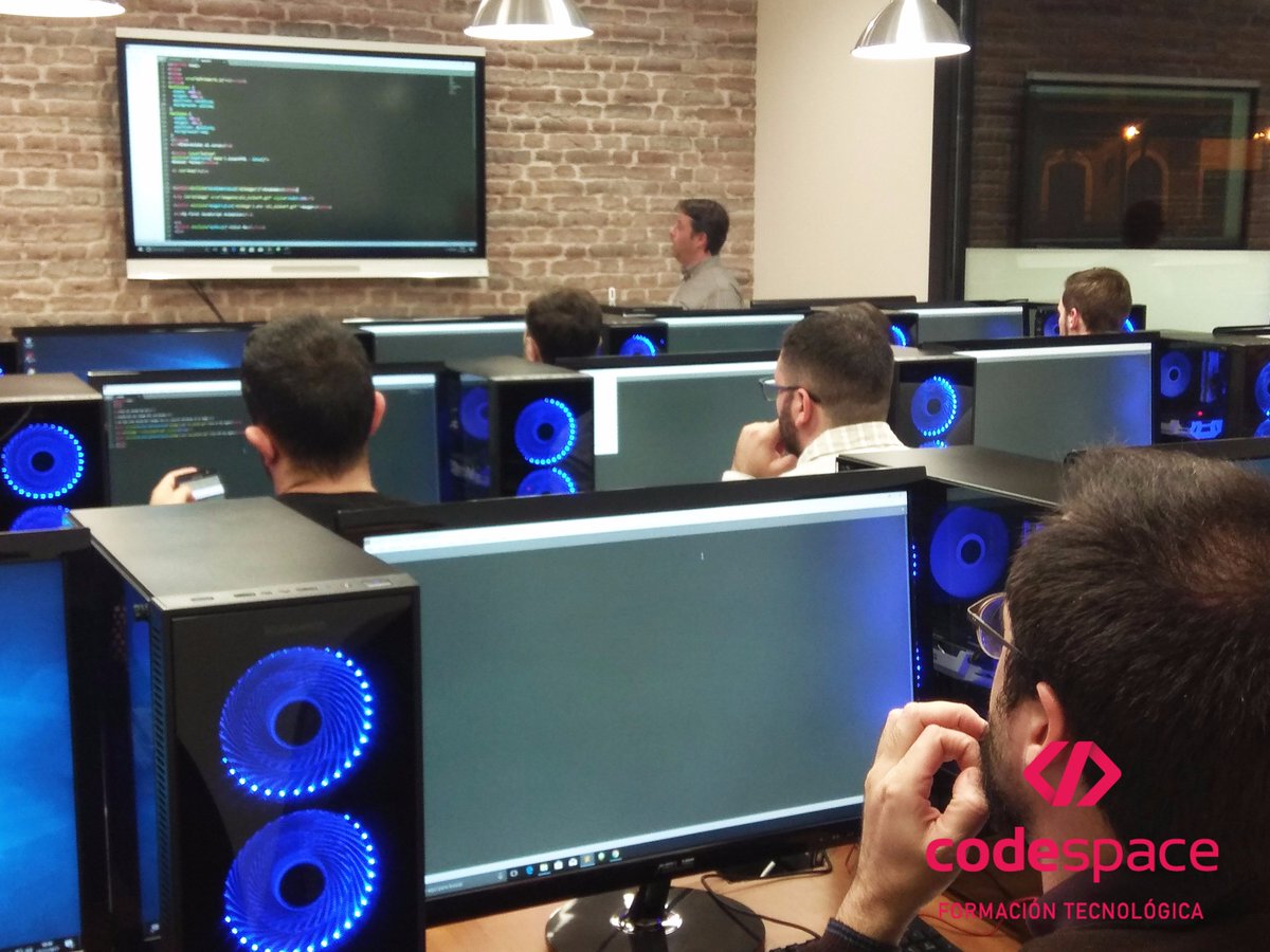 CodeSpaceAcade's tweet photo. Aprender y divertirse...😀Todo es posible en #CodeSpace Academy. 🔝Toda una experiencia nuestro #taller de #iniciación de #JavaScript. 💻 #ProgramaciónWeb #ProgramaTuCarrera #Lánzate https://t.co/KHkaRpqmBU