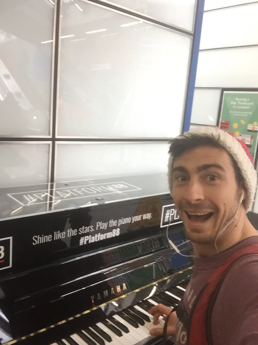 Santa Clause is coming to towwwwwn #platform88 <a href="/THETCRGUY/">The TCR Guy</a>