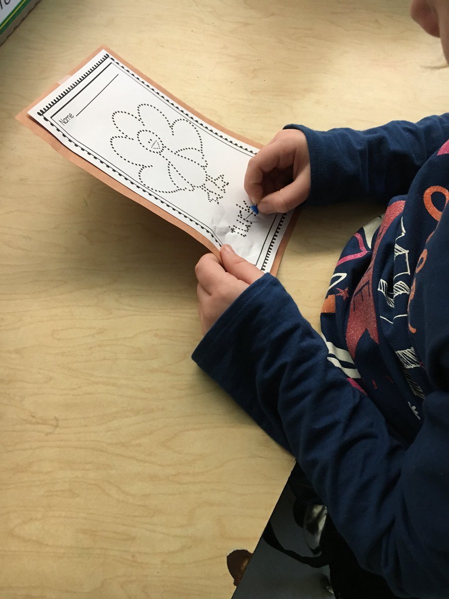 PFEKindergarten's tweet photo. happy thanksgiving! BASDpride #PFTHINKer https://t.co/omkZ2gg9Ga