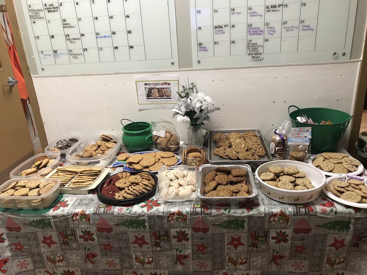 Cookie cook off today at 3401!!! <a href="/Kim_Rosengarten/">Kim Rosengarten</a> <a href="/CianciFran/">Frances Cianci</a> <a href="/SWhitehouse264/">Scott Whitehouse</a>