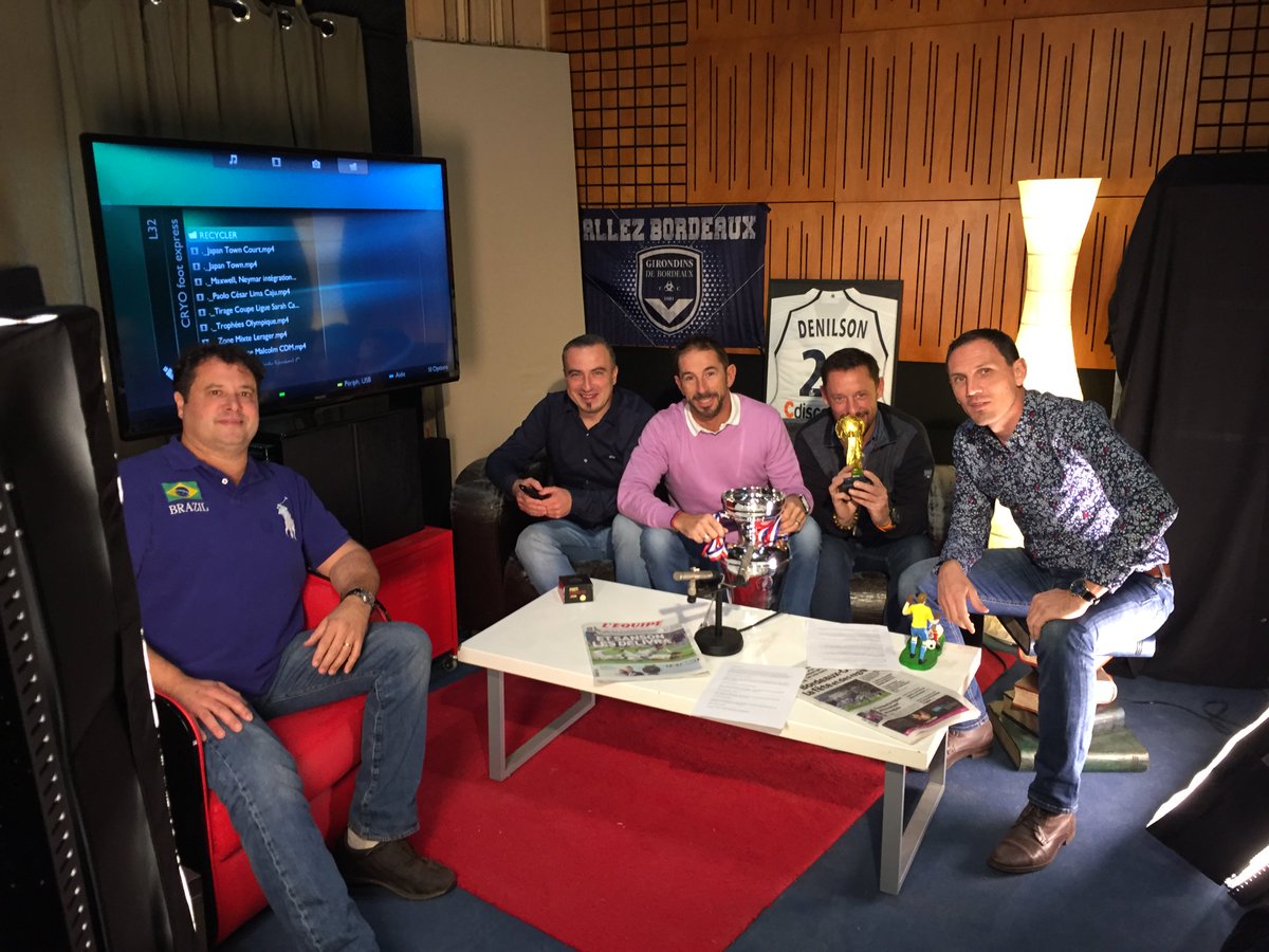 FootExpress1's tweet photo. Dans les coulisses du tournage de l'émission #FootExpressLive 2 avec au programme #Malcom #Lerager #Sakai #Sabaly #Neymar @1finitifCoiffur @CariocaBar14 #Brasil #Maxwell #PSG #FCGB et retour sur #FCGBOM #autropheeolympic avec @olivierschwob & Pascal #Aguillou https://t.co/fgmwvFFNBF