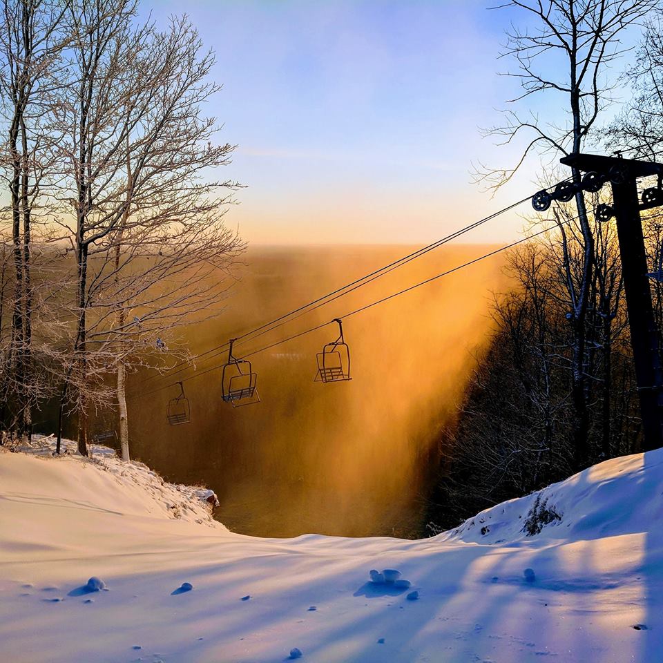 ChristieMtn's tweet photo. Our Snowmakers know how to tweak what Mother Nature serves up!  And we are lucky that they do because it looks like there is no natural snow in the forecast anytime soon! https://t.co/SYoXCPA2p9