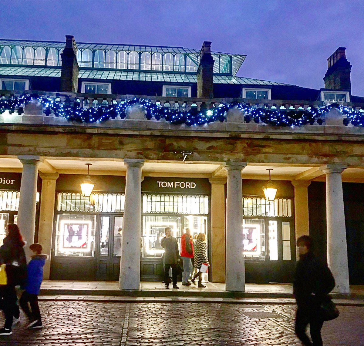 duncangilliard's tweet photo. Great to see the #worldfirst #TomFordBeauty store open @CoventGardenLDN looks stunning #luxury #cosmetics #JLLDeal https://t.co/wbHWwy4dNW