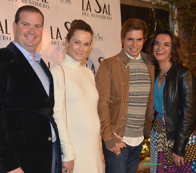 carlosbautefans's tweet photo. @juan_de_lara @carlosbaute @AstridKlisans @MasterChef_es @MentideroVilla Gracias por compartir las fotos RT @juan_de_lara https://t.co/aHSJdIqRZB : #CarlosBaute y su embarazada esposa #AstridKlisans inauguraron #LaSalDelMentidero.
https://t.co/TKdGAuxvvb …
@carlosbaute @AstridKlisans @MasterChef_es @MentideroVilla https://t.co/aZVyU5hFUQ