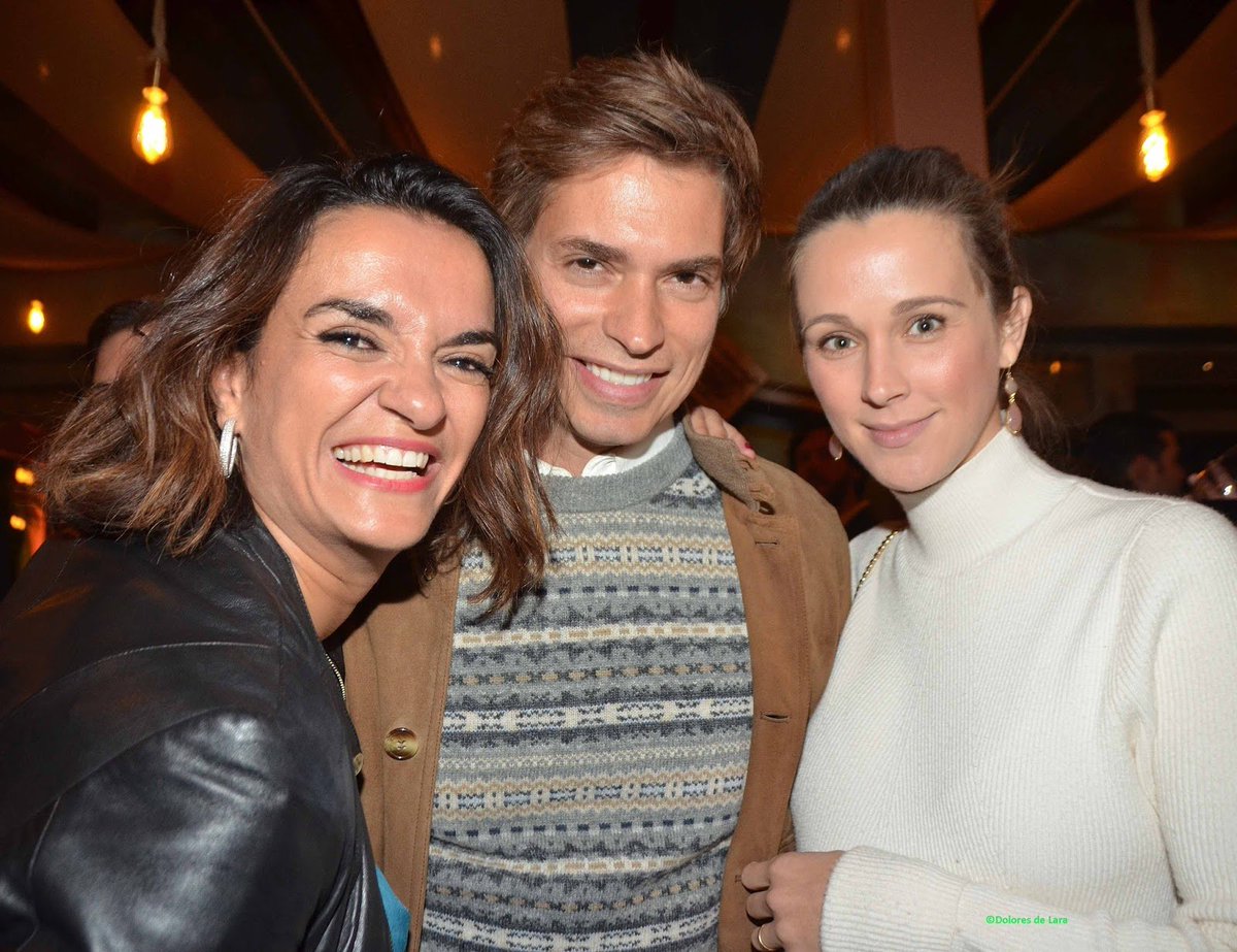 carlosbautefans's tweet photo. @juan_de_lara @carlosbaute @AstridKlisans @MasterChef_es @MentideroVilla Gracias por compartir las fotos RT @juan_de_lara https://t.co/aHSJdIqRZB : #CarlosBaute y su embarazada esposa #AstridKlisans inauguraron #LaSalDelMentidero.
https://t.co/TKdGAuxvvb …
@carlosbaute @AstridKlisans @MasterChef_es @MentideroVilla https://t.co/aZVyU5hFUQ