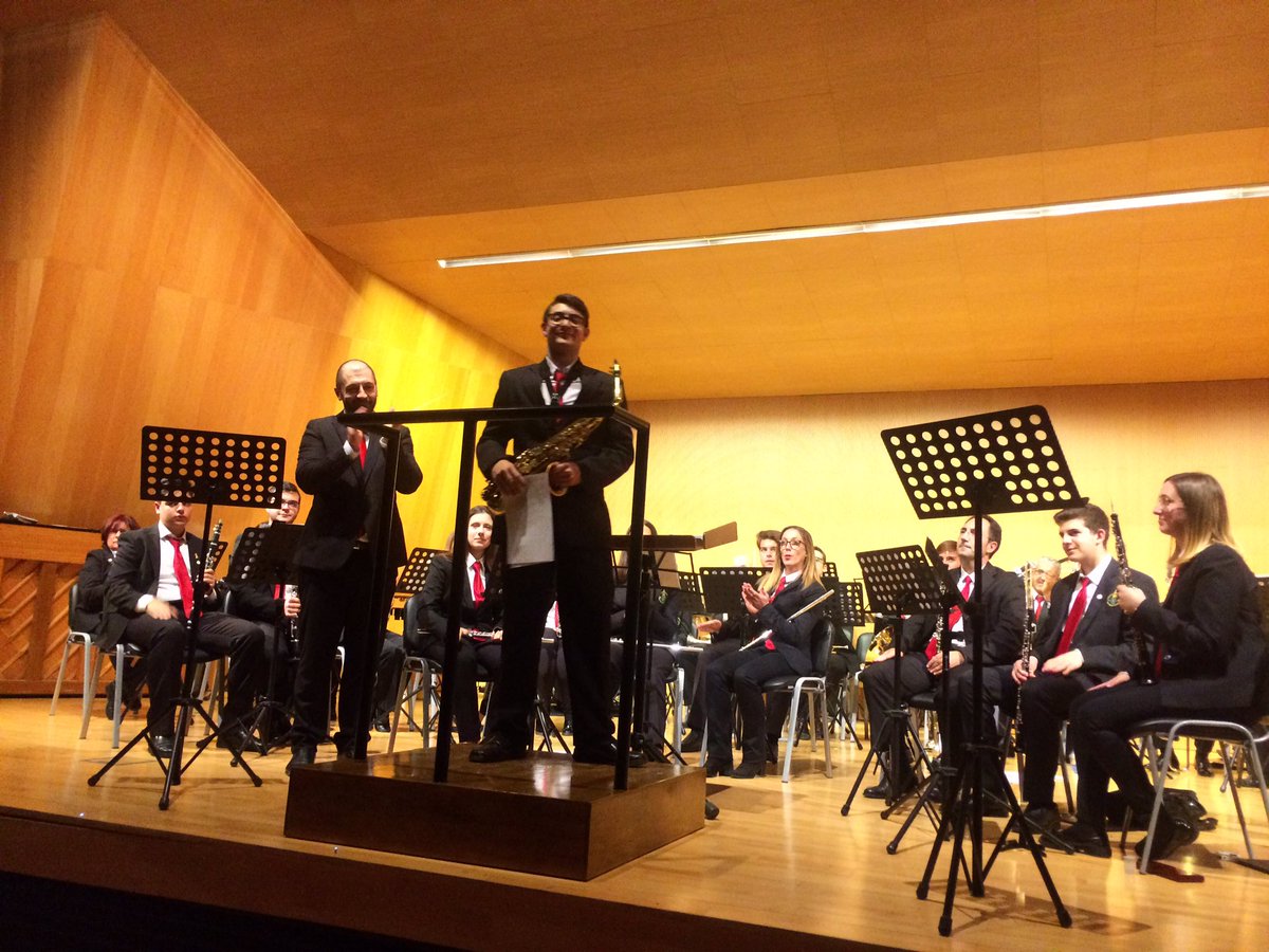 BegoCuartero_pp's tweet photo. Ayer con la Unión Musical San Bartolomé conmemorando la festividad de Santa Cecilia con un extraordinario Concierto Solistas. Enhorabuena a todos pues disfrutamos con vuestras notas!! #UMSB #Orihuelaypedanías #música #concierto #solistas https://t.co/P46kpoM0kP