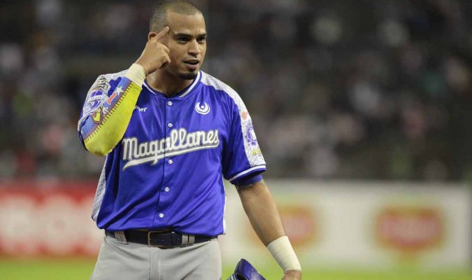acKarate's tweet photo. Nuestro jugador conforma un trio temible junto a Jesús Valdez y el cubano Adonis García. El señala que esta poniendo todo de si mismo para que #Magallanes gane el campeonato. 
#Lisson #NoticiaenelDeporte https://t.co/lGOqpJSeOH