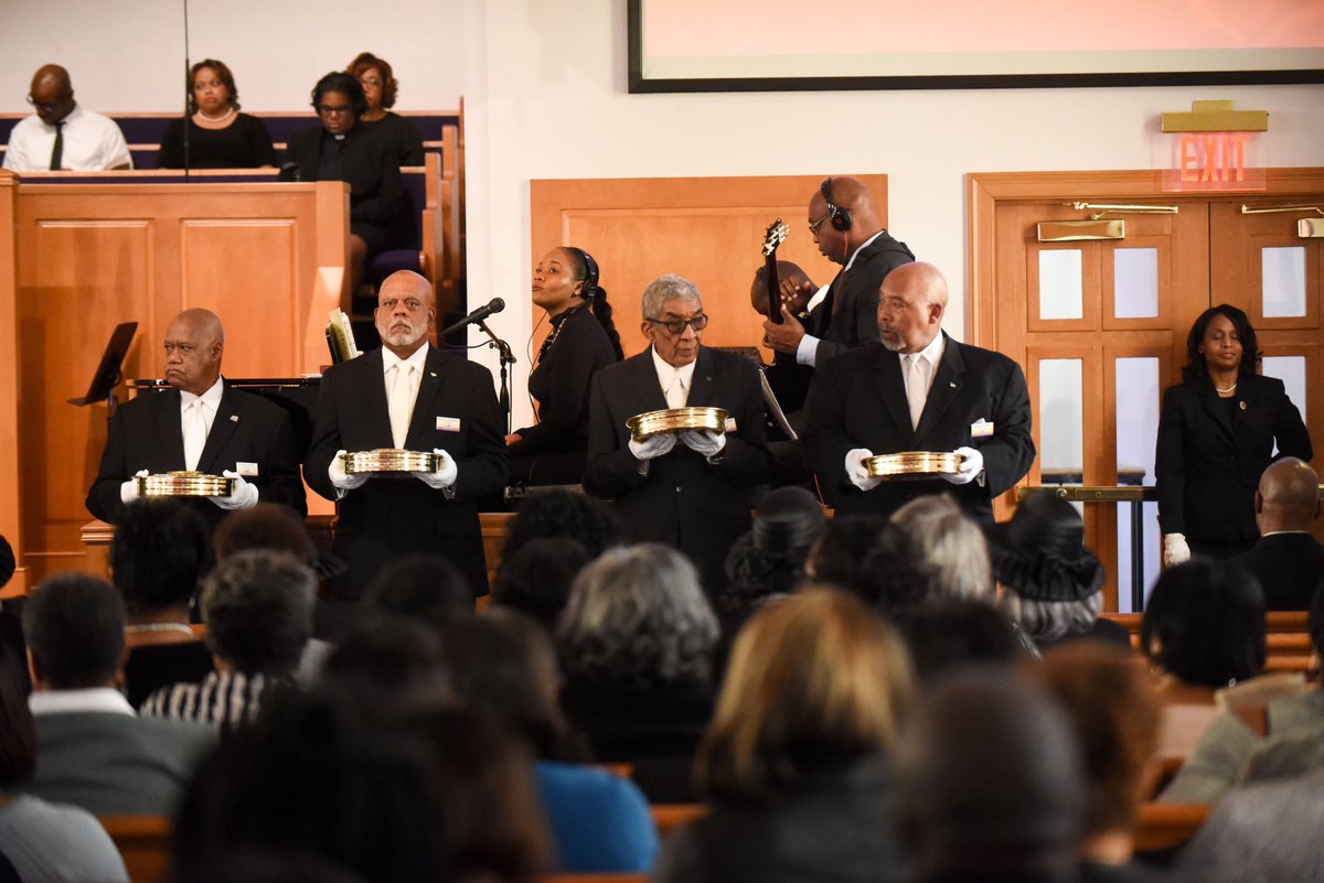 CJAphotogRaphy's tweet photo. @themzbc @leonardnsmith - Holy Communion - #mtzion #betterIn2017 #theLordsSupper https://t.co/MqnHKf8mX6