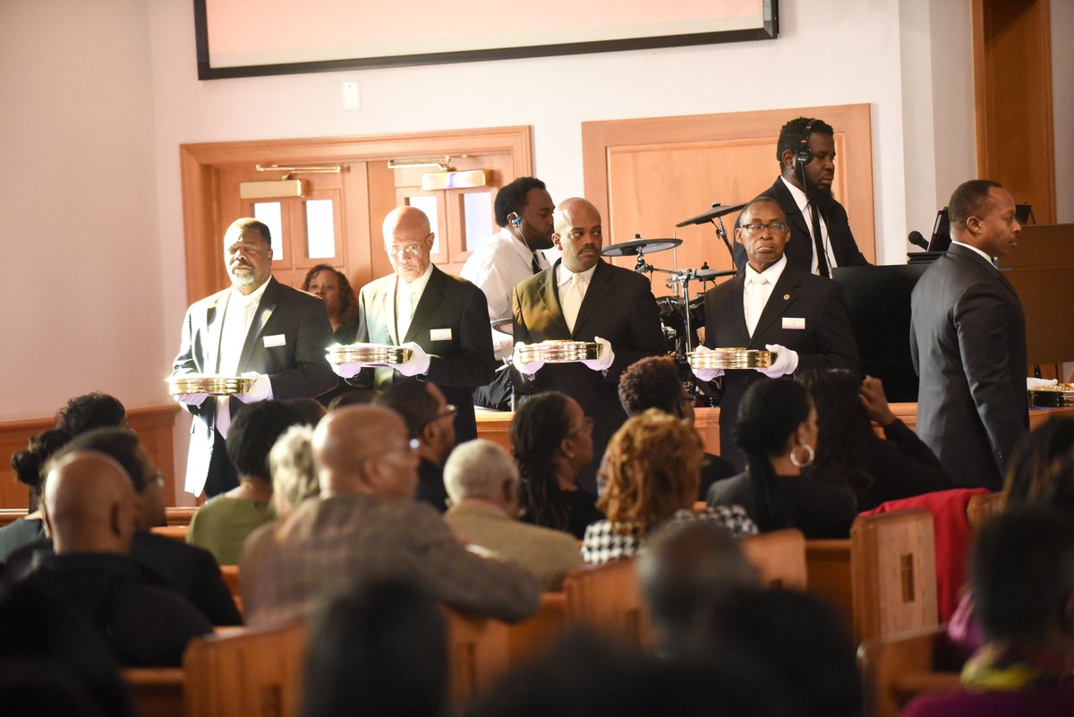 CJAphotogRaphy's tweet photo. @themzbc @leonardnsmith - Holy Communion - #mtzion #betterIn2017 #theLordsSupper https://t.co/MqnHKf8mX6