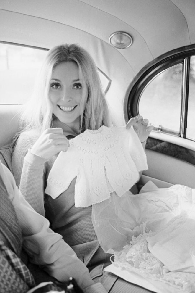 deppleg's tweet image. I want to use this day to take a moment to honour/commemorate the life&amp;amp;untimely death of the incredibly talented and beautiful Sharon Tate and her unborn baby who never even had a chance at life. Rest in peace, Sharon Tate (1943 - 1969) 🌻

Fuck Charles Manson, Rot and burn.