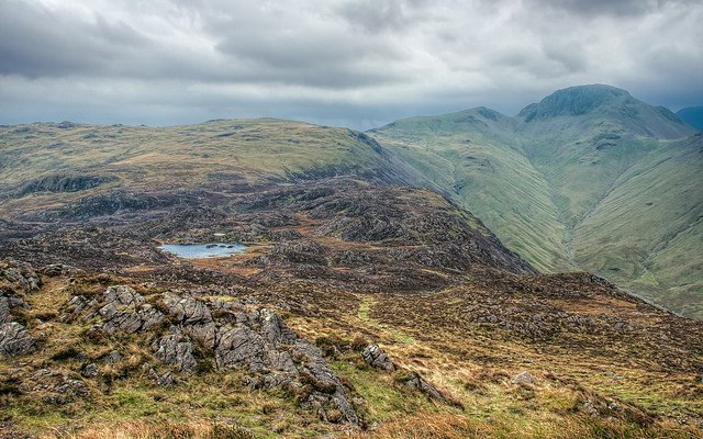 Absolute_Escape's tweet photo. Have a look at this stunning landscape...

Draw your attention to the left of the photo. There is a body of water called #InnominateTarn, which is the final resting place of the famous British fell walker #AlfredWainwright. Photo Credit [Sagesolar] https://t.co/psFGXopNno