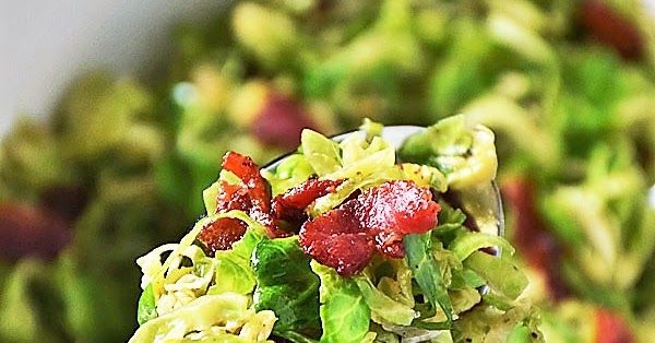 Trust us, you want to make these Shredded Brussels Sprouts with Bacon Dressing #SundaySupper buff.ly/2iyIRgO