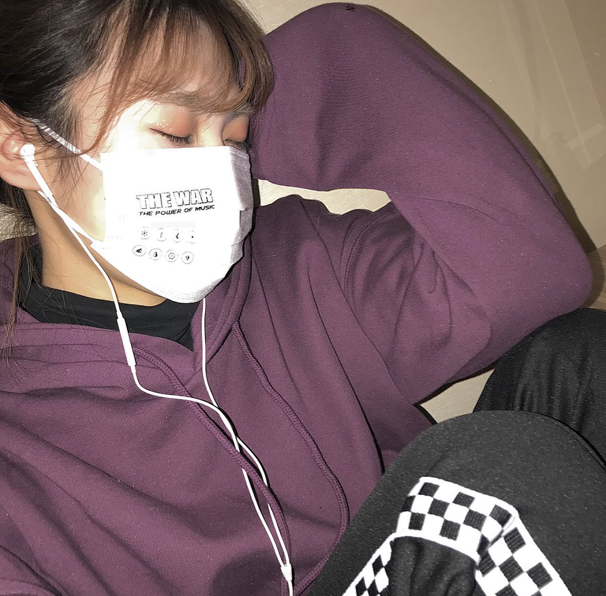 xx___Reika___xx's tweet photo. 🖤⛓💜 #EXO × #AEOL 💜⛓🖤
私が密かに気になっていた韓国ブランド🇰🇷AEOL🇰🇷のEXOコラボアイテム😈🖤パープルのパーカーとブロックチェックのラインパンツは、近々発売予定の #ILBOL 新作のUNISEXアイテムです💜 #せっかく買ったのに可愛くて使えない悩み😳💭笑 #韓国ファッション https://t.co/nef57Qjnw1