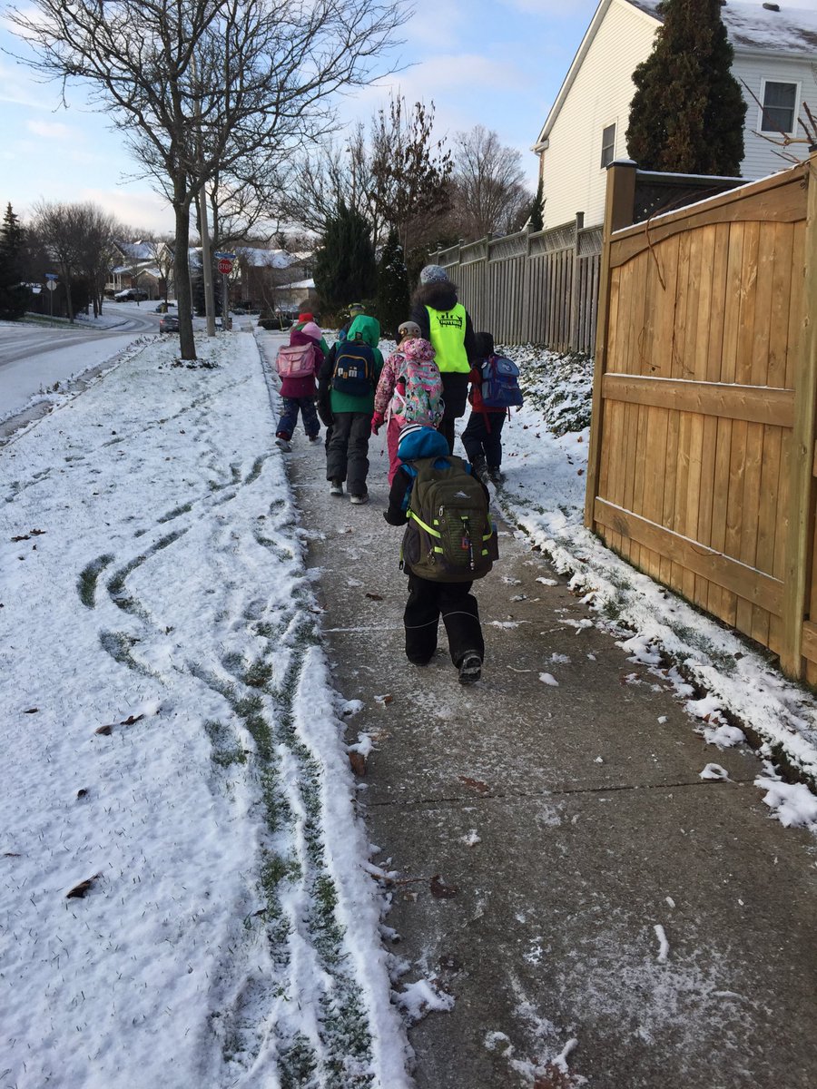 shlwalkingbus's tweet photo. Walking School Bus is loving the snow! https://t.co/r6vldpPfAU