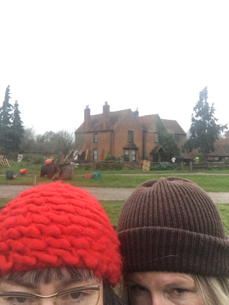 Looks like they’re still diversifuckin down at Pricklyy Pear Farm today! #frenchandsaunders #filming #fattynme <a href="/ferrifrump/">Jennifer Saunders</a>