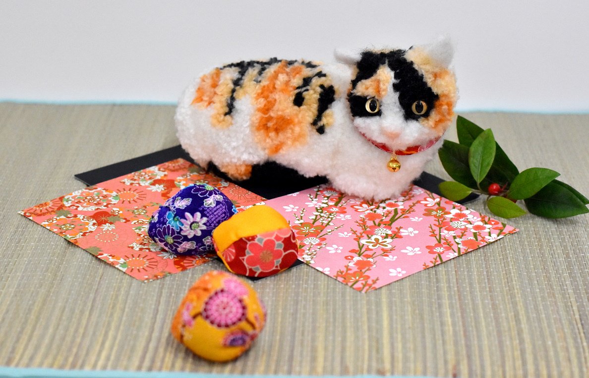 猫美術研究所 日本羊毛アート学園 猫科 ウチのコそっくりボンボン猫人形 絶賛予約受付中 T Co rw3rzyto 今回は毛糸のボンボンで猫顔を作ります またお座り猫や香箱猫など全身猫の作り方も紹介しています 無類の猫好きの方にお勧めの一冊