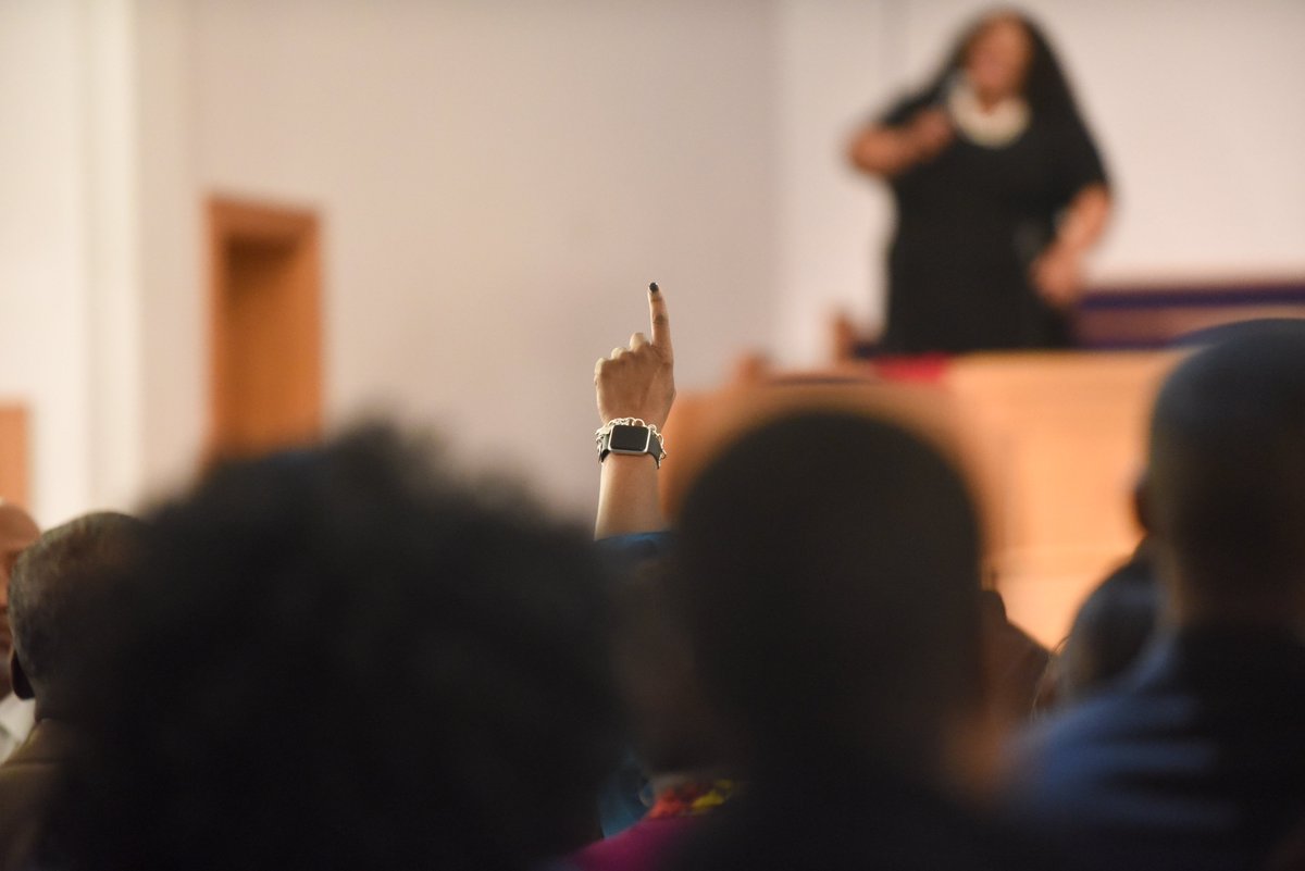 CJAphotogRaphy's tweet photo. @themzbc Dr. @leonardnsmith relays his message to the congregation "Authentic Praise - There is a blessing in Everything" #mtzion #thankful #betterIn2017 #arlington https://t.co/Vi9kGOj6eP