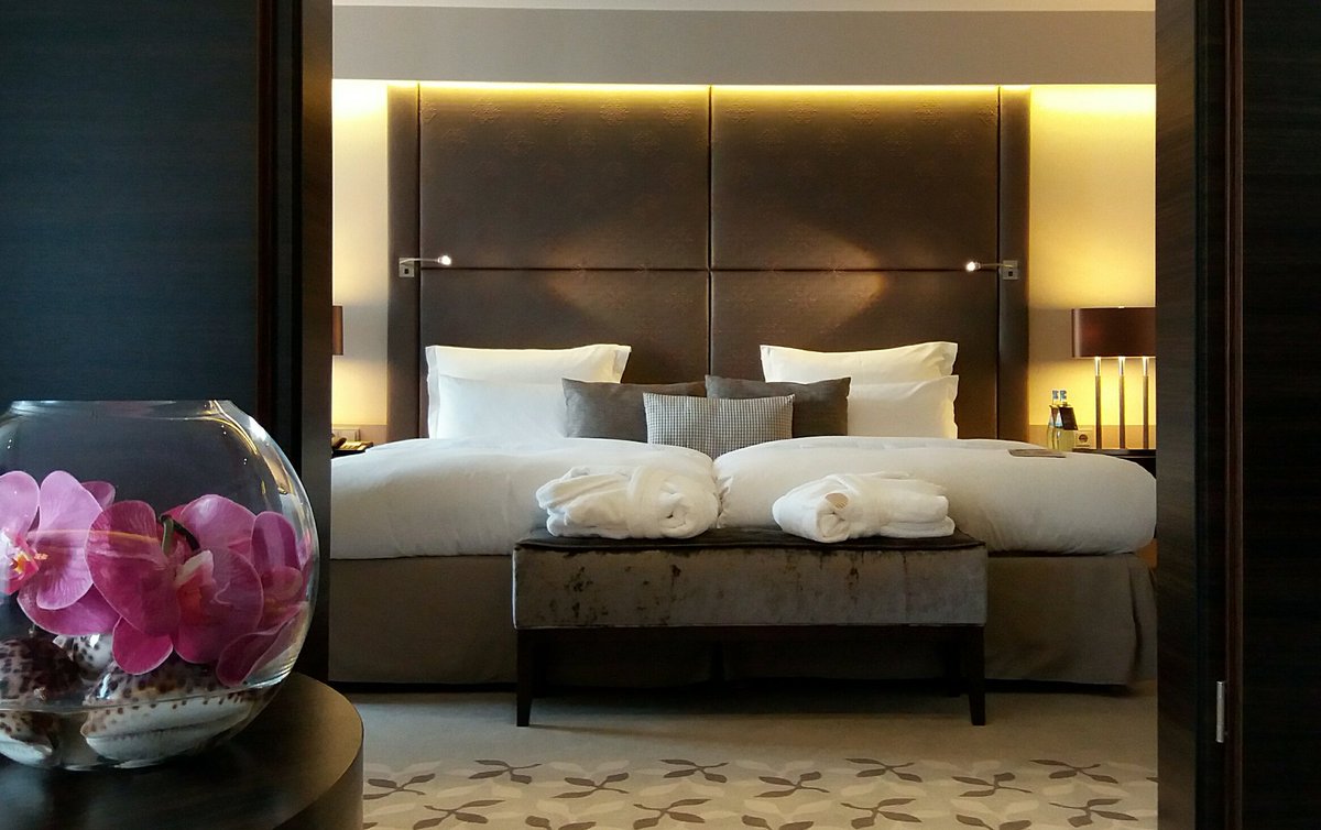 petervonstamm's tweet photo. One of my favorite places to be: The extra large bed in my Pullman Munich Hotel Suite 😁
@pullmanhotels
@Accorhotels
@AccorHotels_DE
#PullmanMunich
#Pullman #Munich #München #Hotel
#PullmanWellbeing
#PullmanLife
#FeelWelcome
#PullOff 😎 https://t.co/hGYU9uxiCn