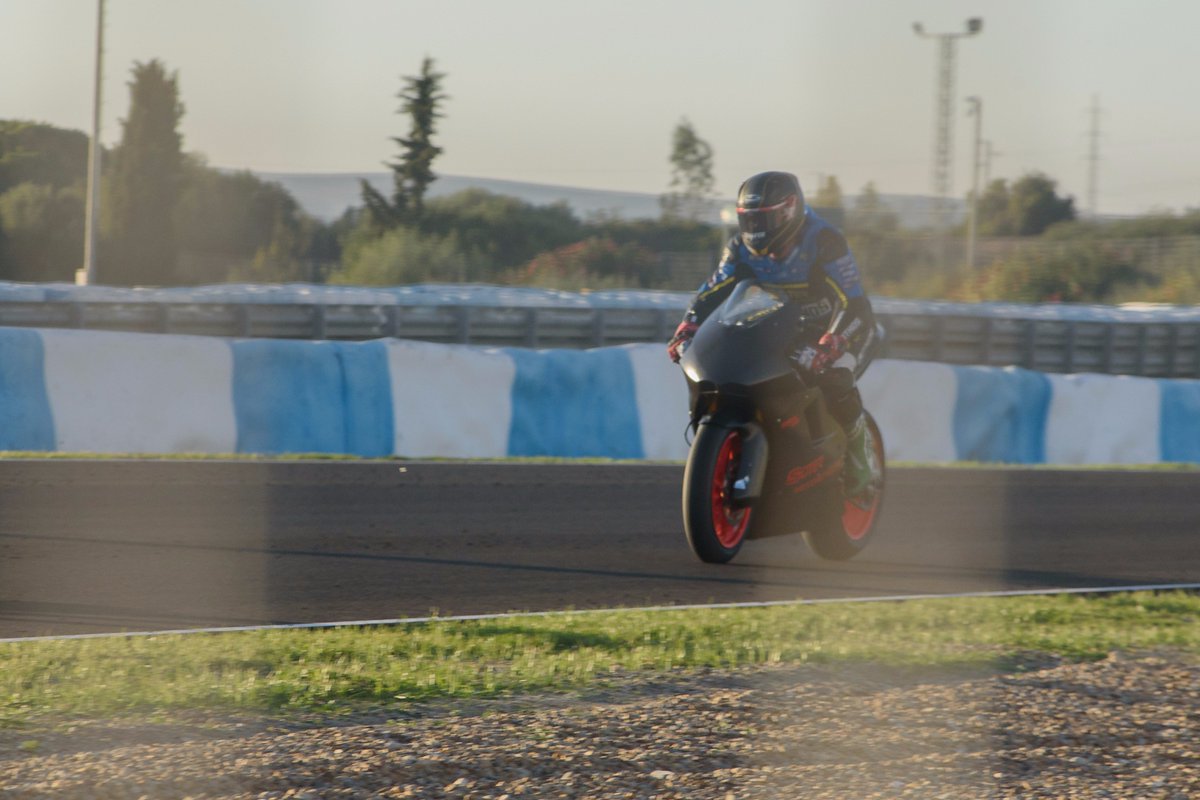 BrainlyDogs's tweet photo. RT @gaditurbo: RT @gaditurbo: #Sutermmx500 #suteracing  #moto2 #moto3 #gp500     #2stroker #2tracing #2tiempos #MotoGP https://t.co/ngEQBtBAul