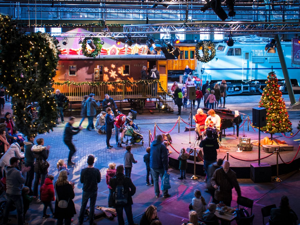Spoorwegmuseum's tweet photo. Wil je in de #kerstvakantie werken in het leukste museum van Nederland? Of liever stage lopen op de afdeling Marketing? Wij zoeken collega's! #bijbaan #vacature #baan #stage https://t.co/SSC0Amt3yC https://t.co/Fx3JmzZGcE