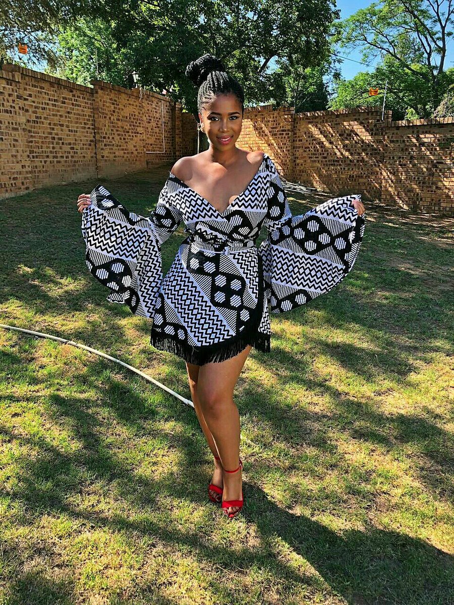 Mbangi_Threads's tweet photo. Saw this African print fabric the other day when I was fabric shopping for client and I knew I had to get this wrap dress done! https://t.co/kv1fgxuQpj