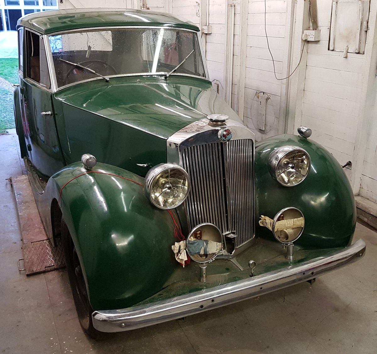 Autoprideuk's tweet photo. Proper old fashioned Triumph Renown in the Autopride workshop at the moment. #challenging. https://t.co/63M0r4qkqY