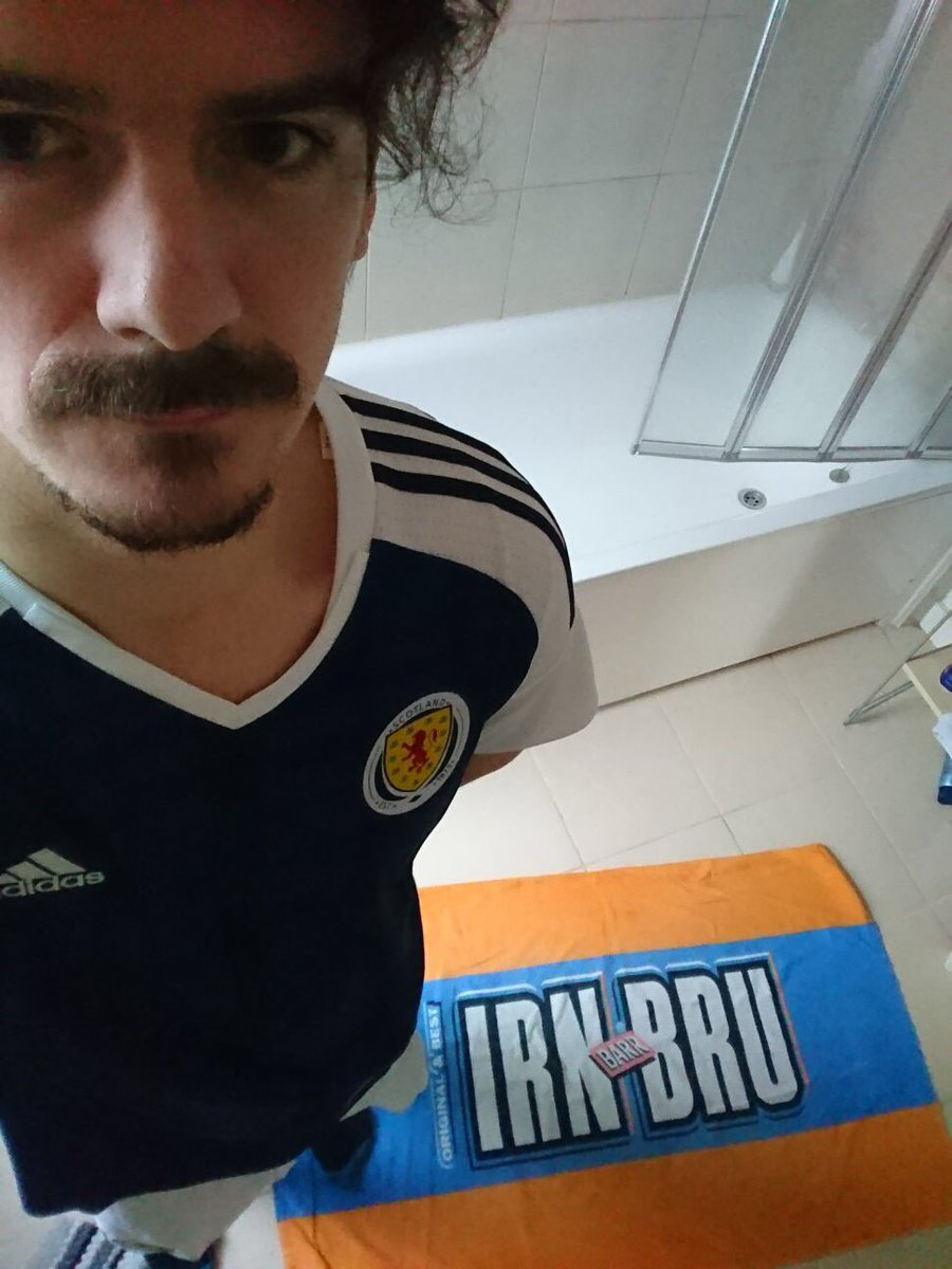 LS_AFC's tweet photo. The new LS home strip, as modelled by centre half and club physio @MartinC110389 #LSnews #homestrip #new https://t.co/yo6Vzxk5xF