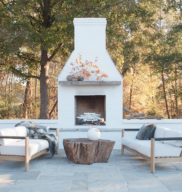 Our new backyard patio just expanded the size of our home 🙌🏼 thenester.com/2017/11/an-out… + a giveaway with <a href="/Arhaus/">Arhaus</a> #ad #arhaus