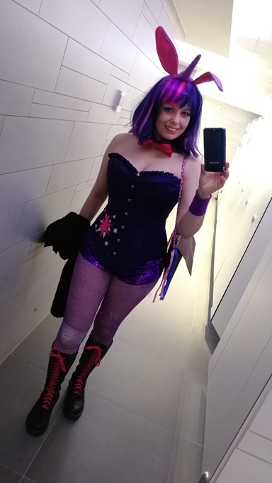 Knackered my leg on Thursday.... Still bunnied up on Sunday 😉 https://t.co/AS4InazPBX<a href="/tag/mvsales"class="tags"><span>#mvsales</span></a>
